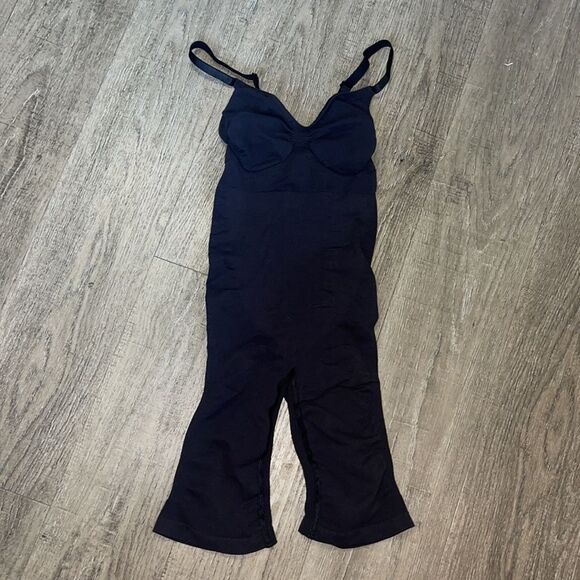 SKIMS SCULPTING BODYSUIT MID THIGH - S/M - Picture 7 of 8